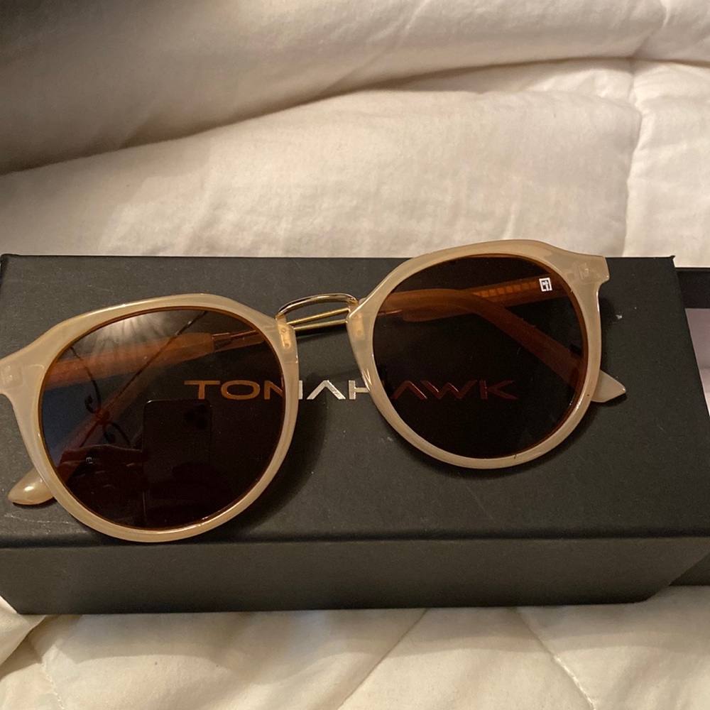 NWT Tomahawk Women’s Sunglasses (Tempest)